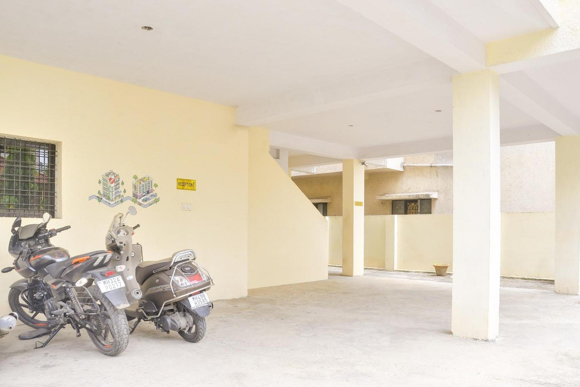 Hotel O Infinity Inn Nágpur Kültér fotó